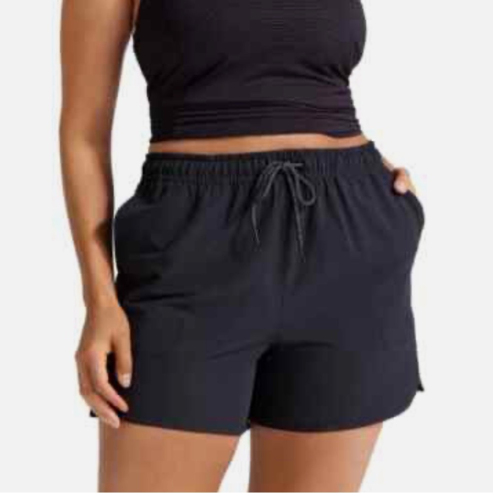 allbirds Women's Athletic Shorts in Black